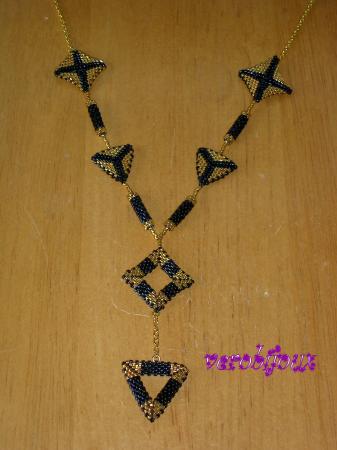 collier Triangles
